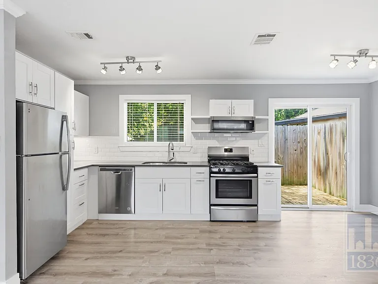 1103 Booker Ave #A — Photo 9