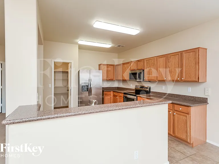 239 E Saddle Way — Photo 7