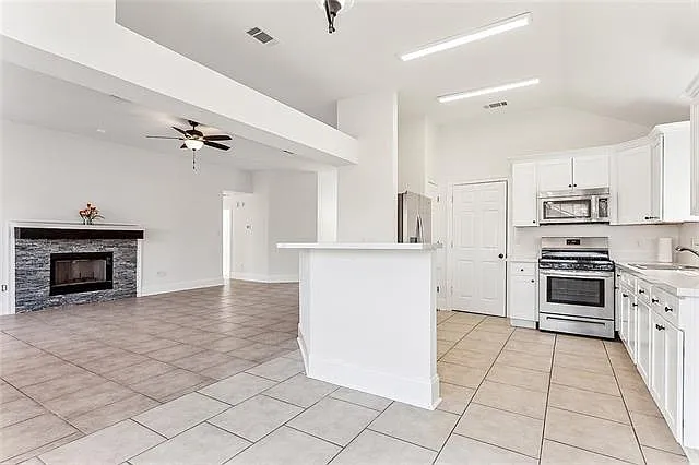 85 Moss Dr — Photo 4