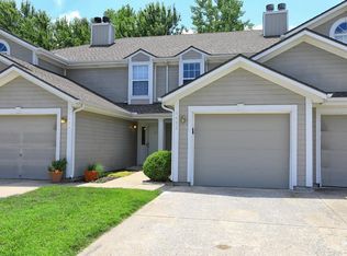 5822 NW Plantation Ln, Lees Summit, MO 64064