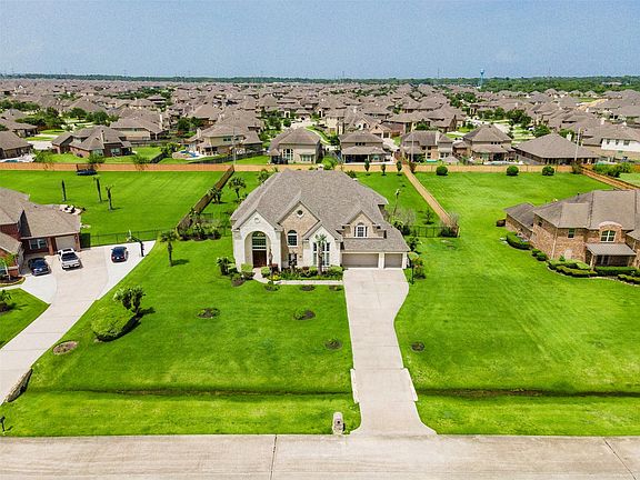 3rd image of 3905 Pebble Brook Dr