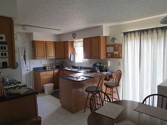 2nd image of 303 N Steely St
