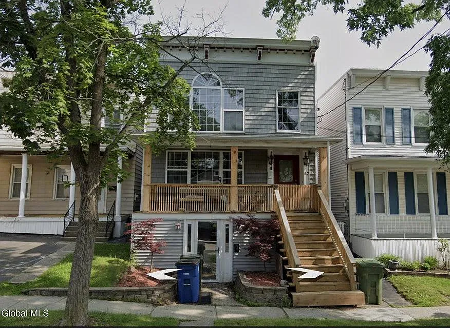 27 McElwain Ave #1