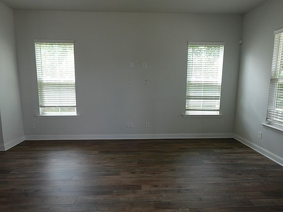 3rd image of 113 W Respite Ln