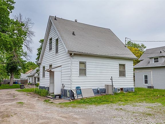 4th image of 2709 Logan Ave