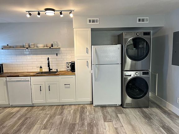 3rd image of 201 Coppitt Rd APT 206-A