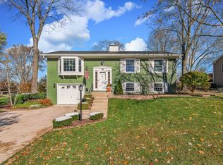 32 Fernwood Rd, Montgomery, IL 60538