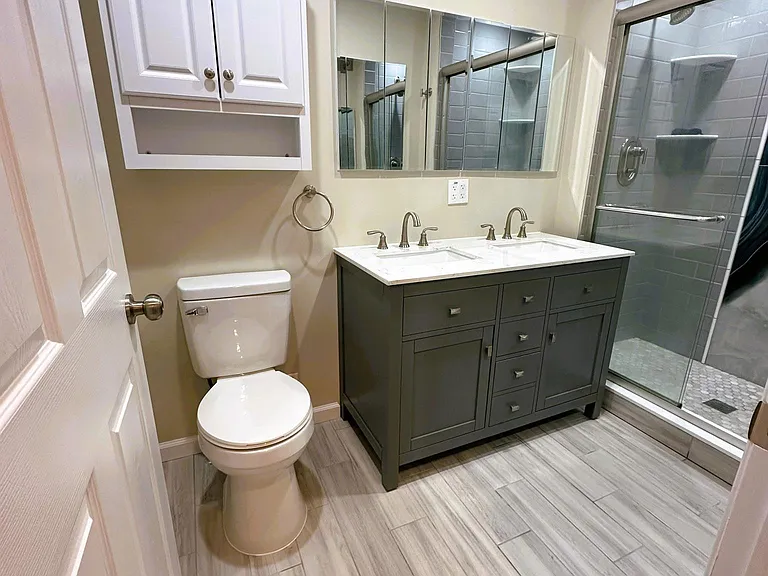 Master bedroom bathroom