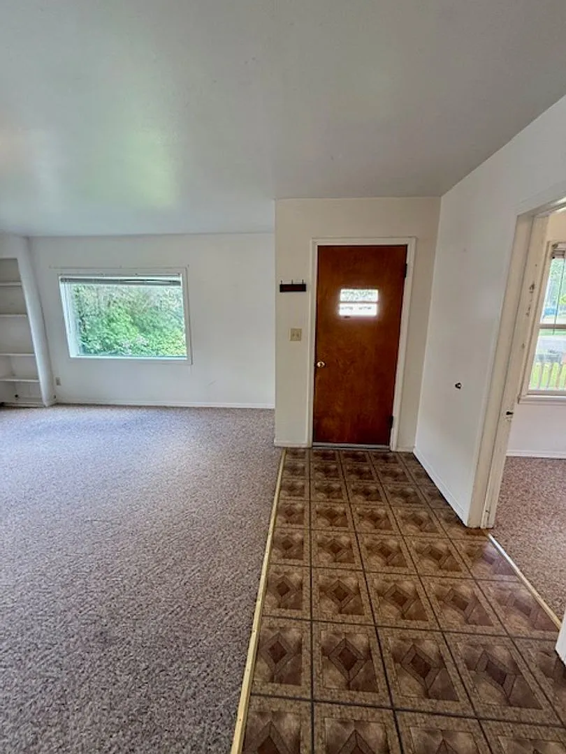 3 Bedroom, 1 Bath Apartment for Rent - Close to MSU - Pets Friendly — Photo 3