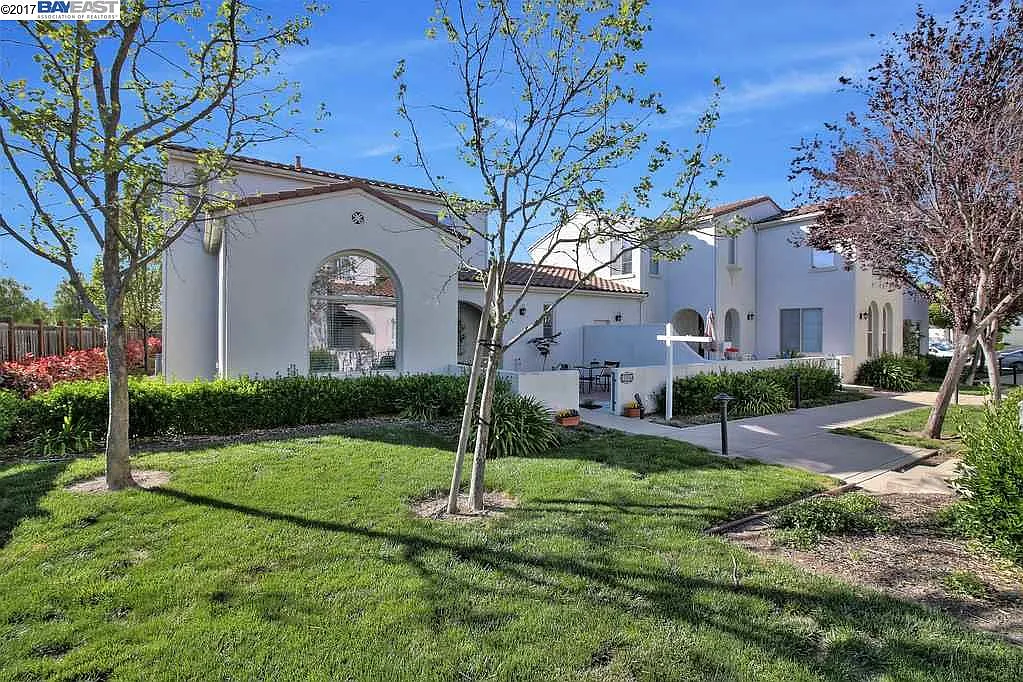 2216 Amaryllis Cir photo 1