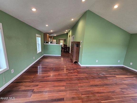 4th image of 847 Johnstown Rd