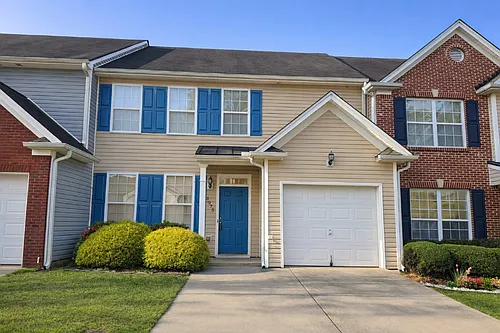 3075 Kentmere Dr Photo 1