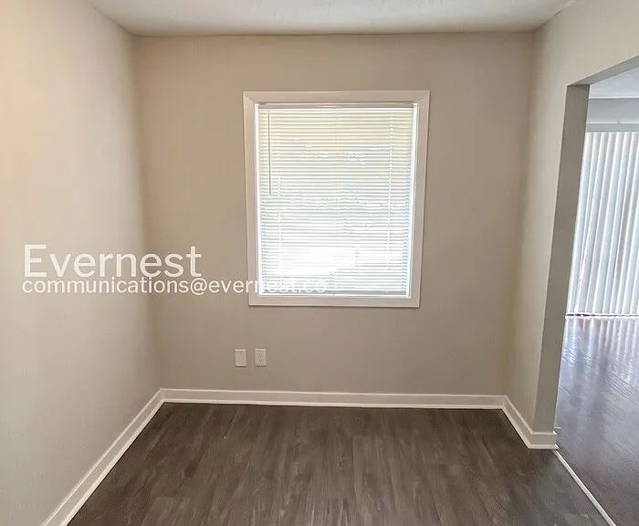 224 13th Ave NE — Photo 7