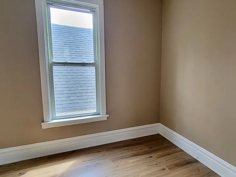 2155 N Kilbourn Ave — Photo 16