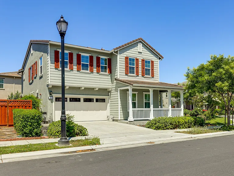 564 E Marcello Ave — Photo 24