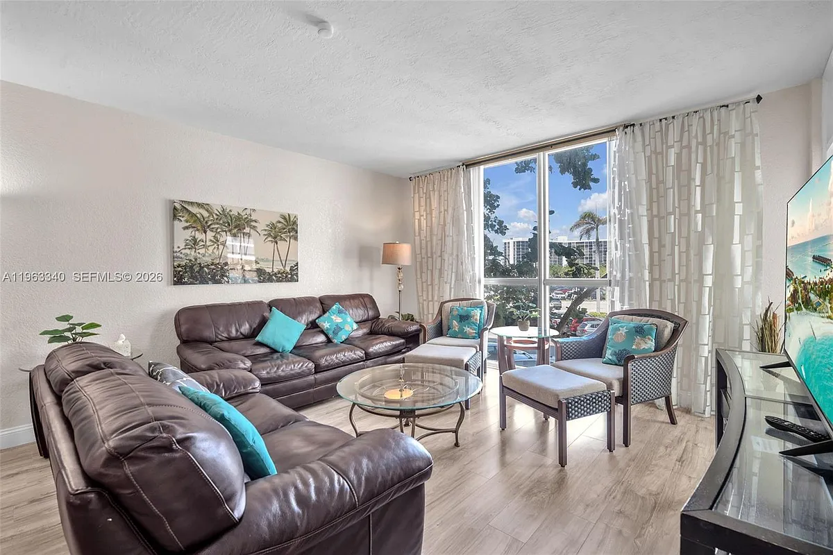 Building Photo - 3801 S Ocean Dr #2W