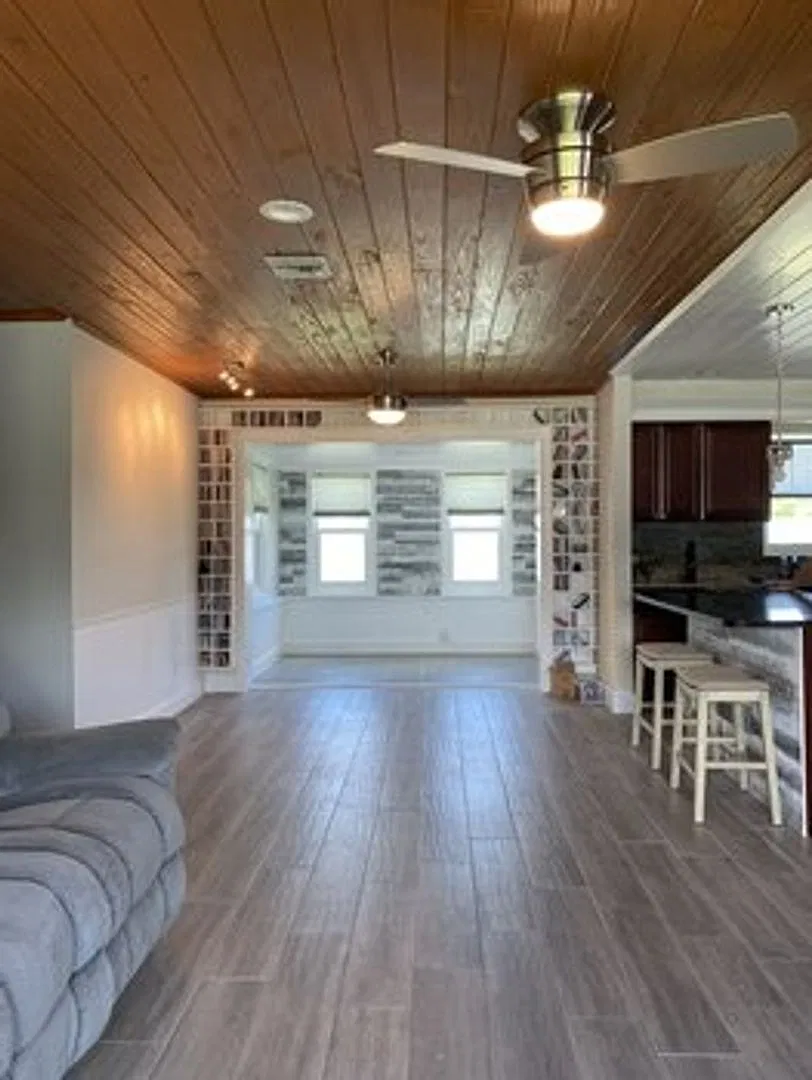 Single Family Home with Large Backyard — Photo 2