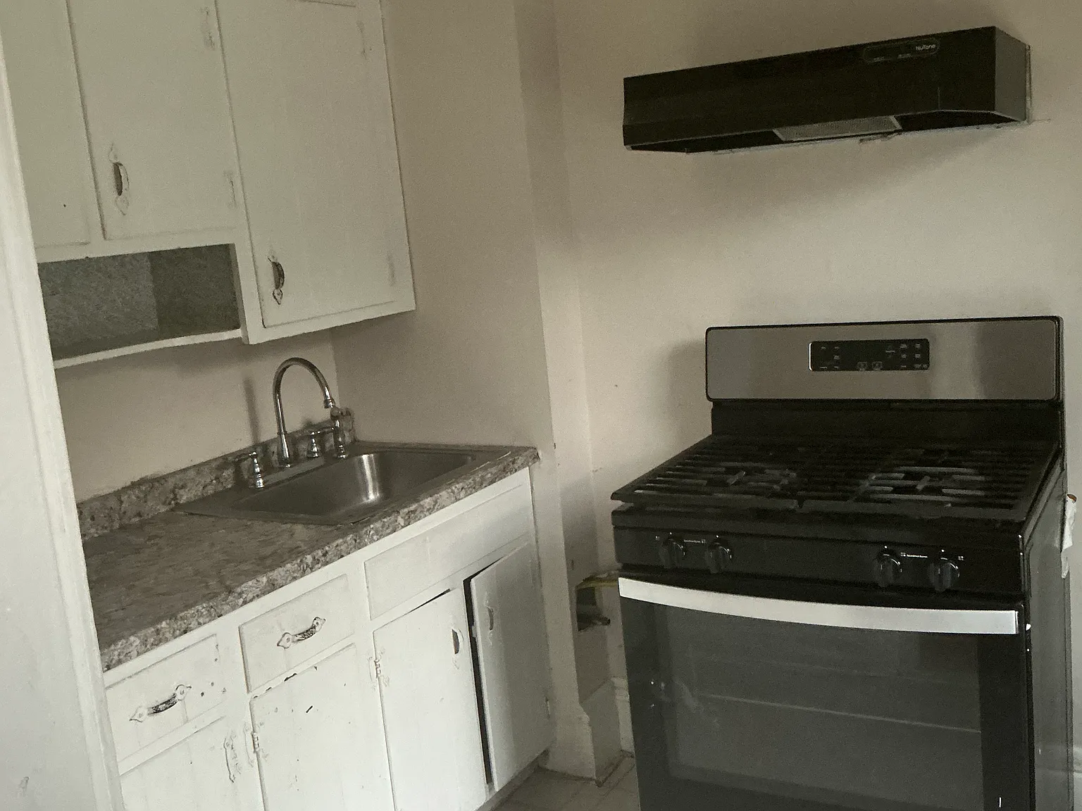 2 bed, 1000 sqft, $1,900 — Photo 3