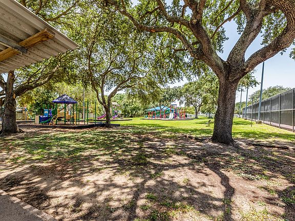 3rd image of 7069 N Holiday Dr #7069