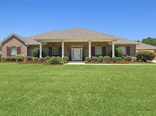 31057 Woodland Dr, Lacombe, LA 70445