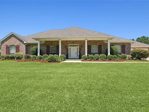 31057 Woodland Dr, Lacombe, LA 70445