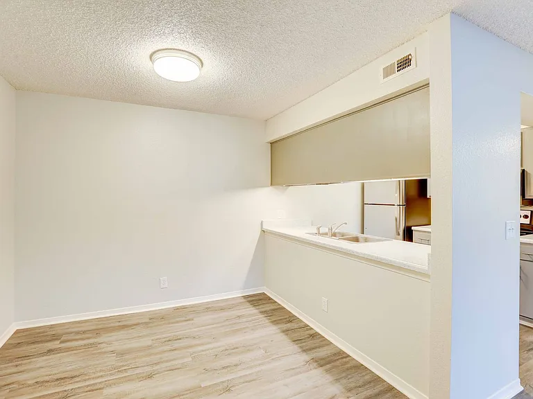 Riva Ridge Apartments — Photo 11
