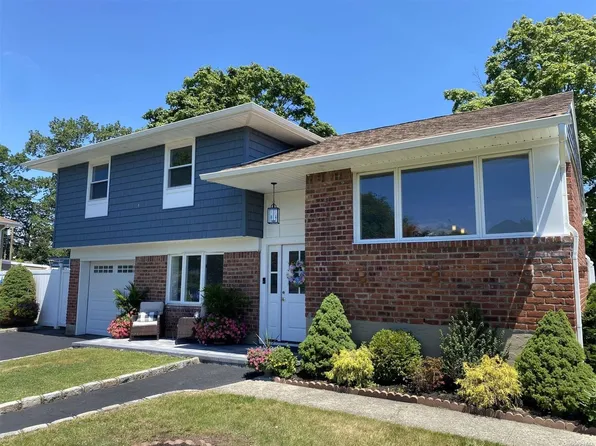 33 Tracy Lane, East Islip, NY 11730