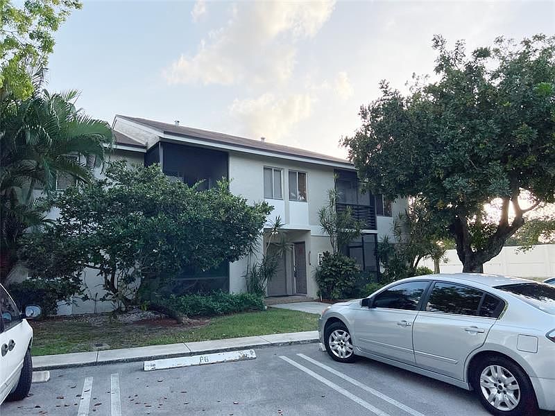1st image of 510 Gardens Dr