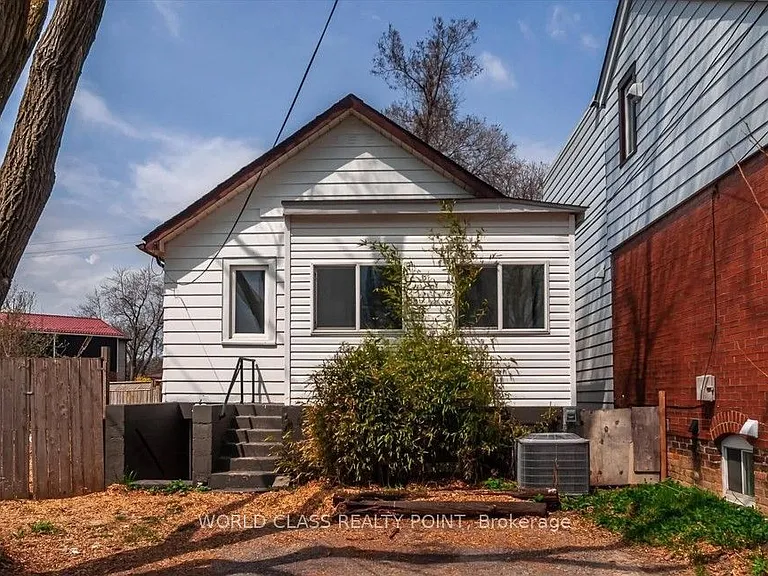 1 McIntosh St — Photo 1