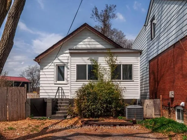 1 McIntosh St, Toronto, ON M1N 3Y3