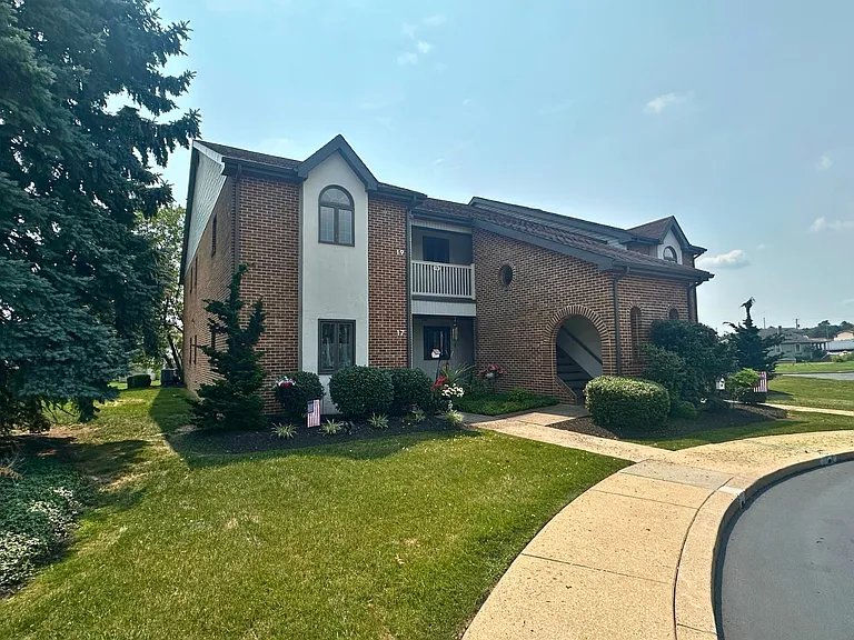 19 Black Oak Dr — Photo 2