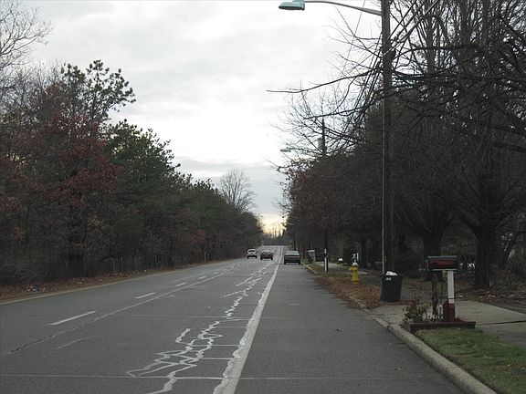 4th image of 4073 Express Dr N