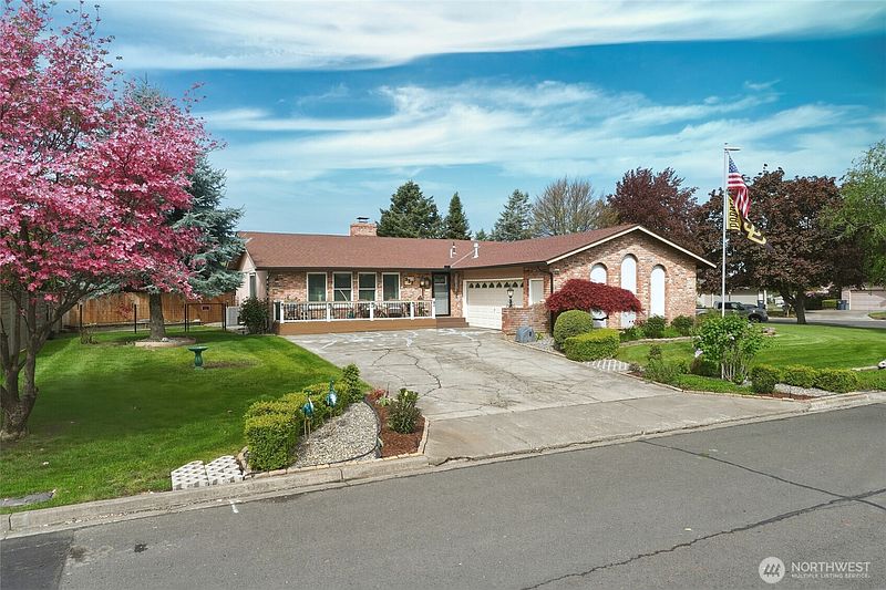 4th image of 353 SE Highland Park Drive