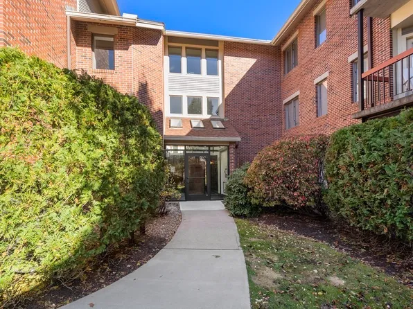 770 Salisbury St APT 534, Worcester, MA 01609