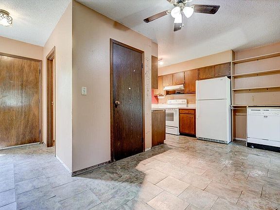 5th image of 3418 Harcourt Dr