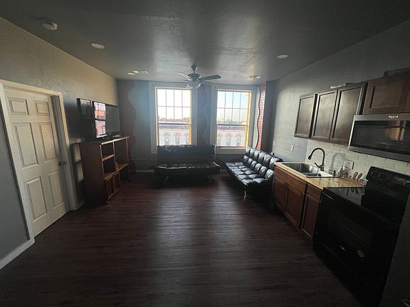 5th image of 100 E Elm St