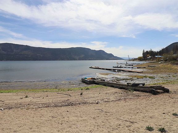3rd image of 1493 Little Shuswap Lake Rd W