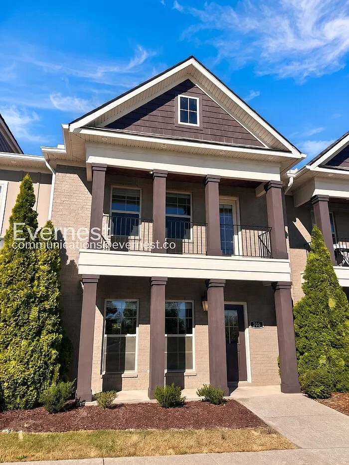 3 bed, 2.5 bath, 1892 sqft, $1,795 — Photo 1