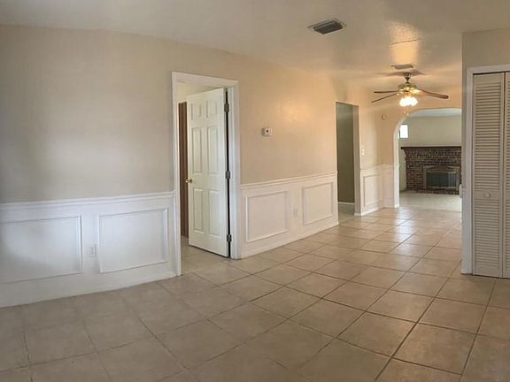 4th image of 1433 Rosemary Dr