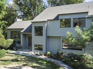 119 Deerfield Ln N, Pleasantville, NY 10570