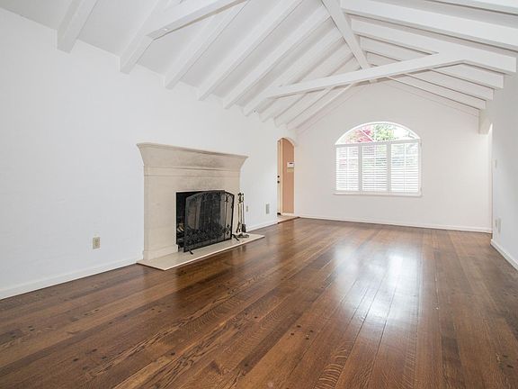 5th image of 586 N California Ave