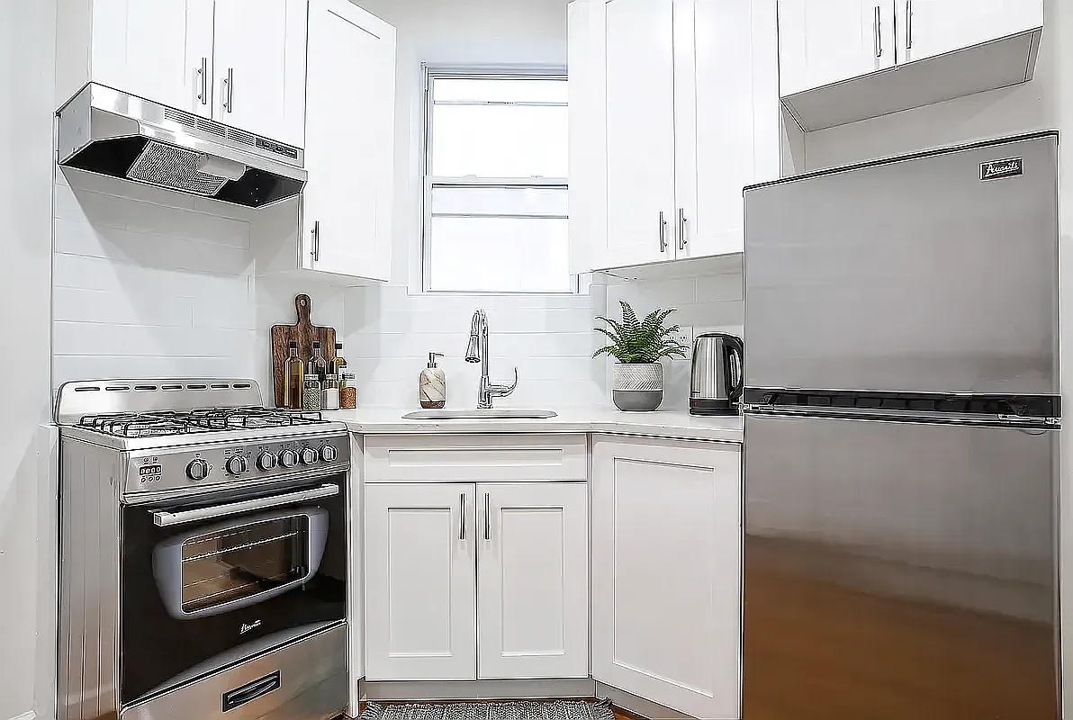 328 West 49th Street — Photo 3