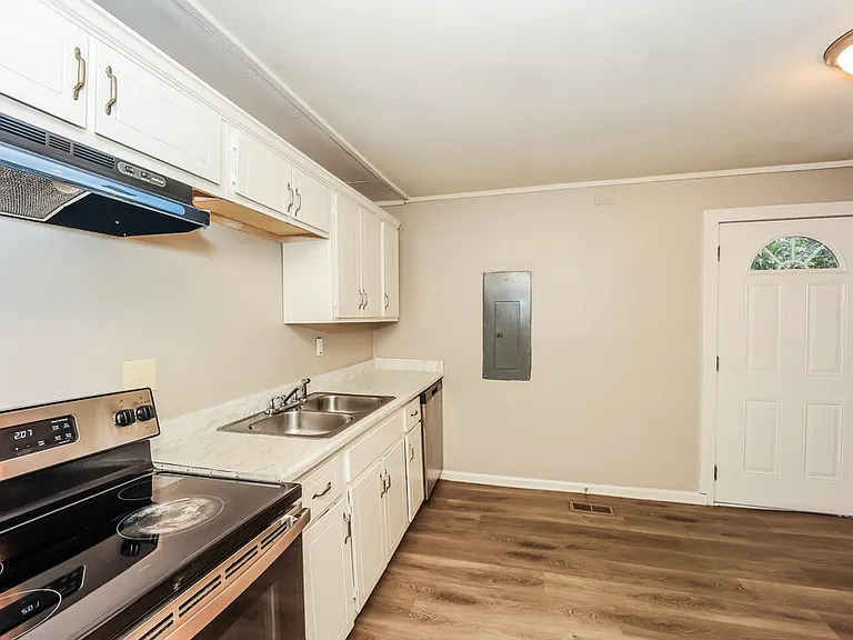 6608 Dorian Dr — Photo 8