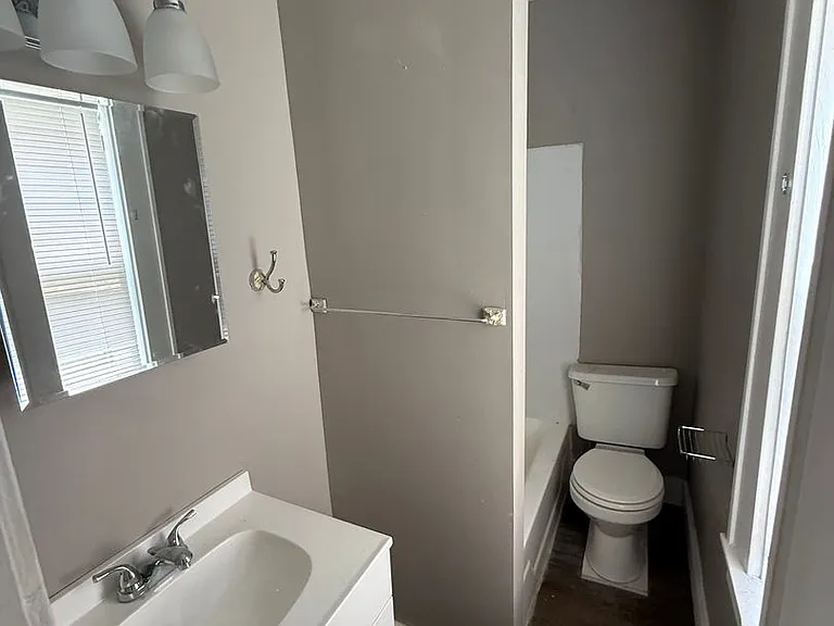 1408 Virginia St E — Photo 5