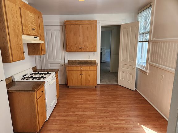 2nd image of 1116 S Van Ness Ave APT 2