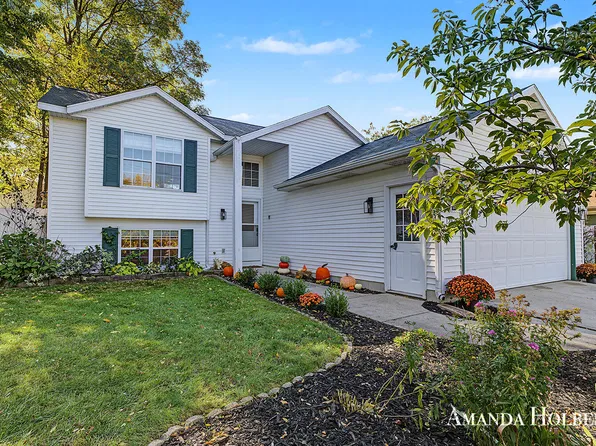 1242 Four Mile Rd NE, Grand Rapids, MI 49525