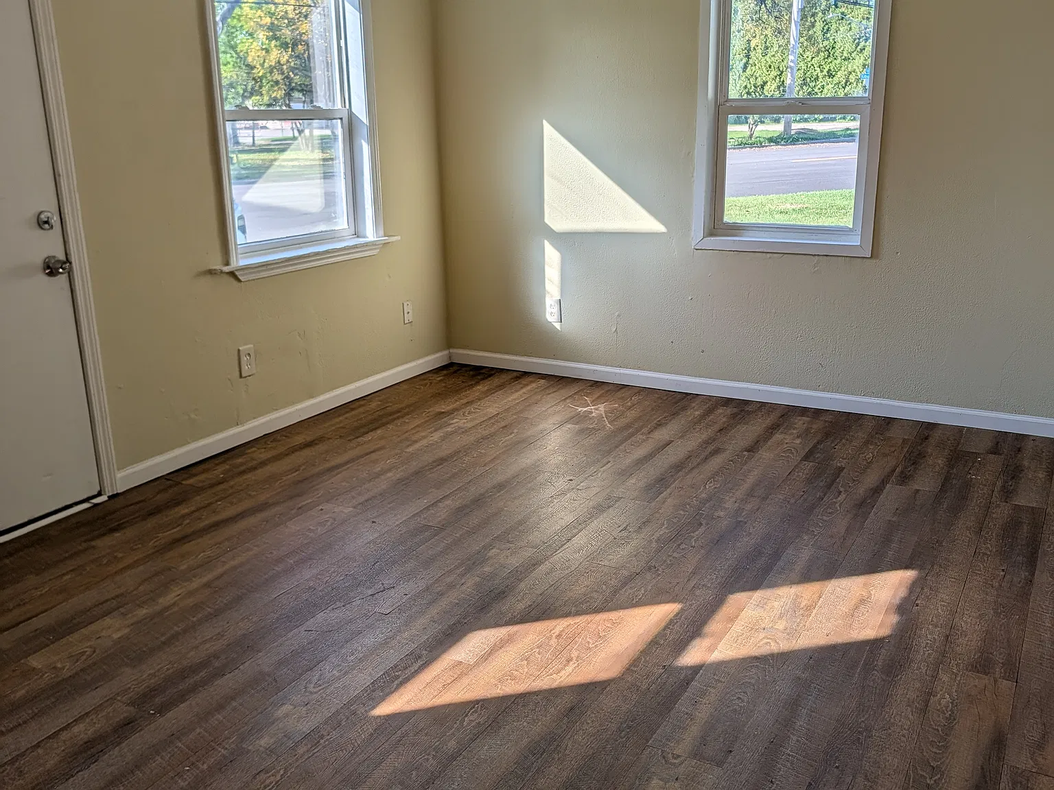 3 bed, 1000 sqft, $1,400 — Photo 3