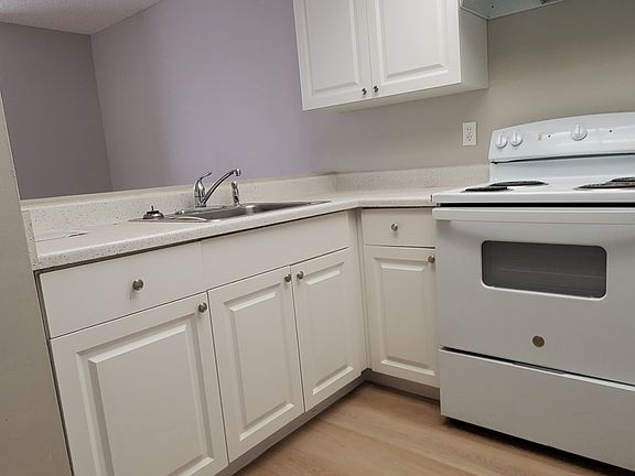 5th image of 3143 Sir Hamilton Cir #12