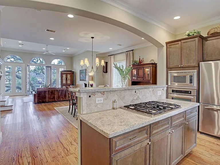 912 Lovett Blvd #J — Photo 5