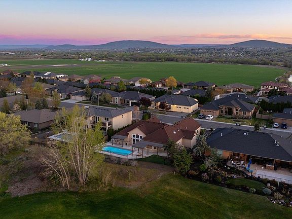 5th image of 3068 Bluffs Dr
